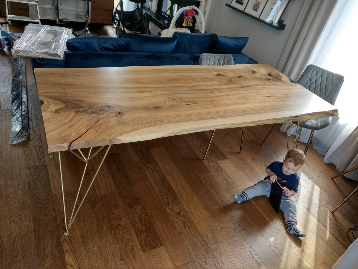 Autorski projekt mebla Walnut z drewna orzechowego